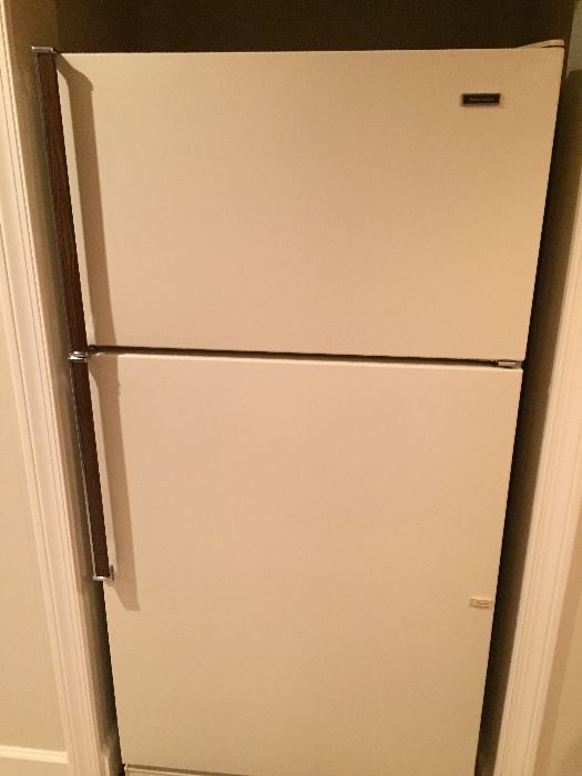 Kenmore refrigerator - freezer