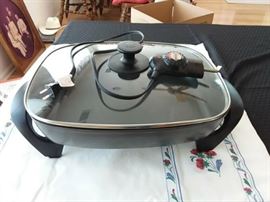 Electric skillet