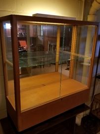  Waddell Glass Front Display Case w/ Light        http://www.ctonlineauctions.com/detail.asp?id=737374