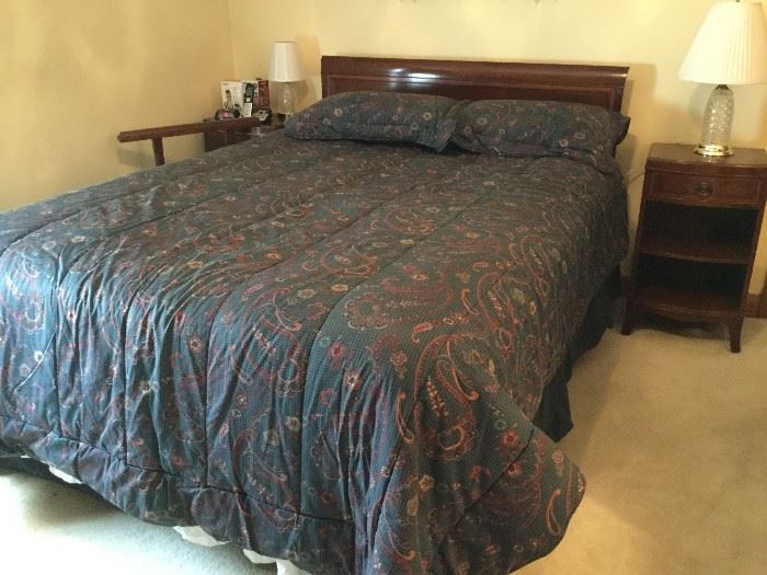 Full Sized Mahogany Bed and Pair of Nightstands http://www.ctonlineauctions.com/detail.asp?id=737134