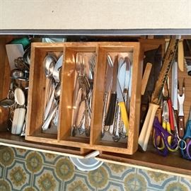 Large cutlery assortment     http://www.ctonlineauctions.com/detail.asp?id=737142