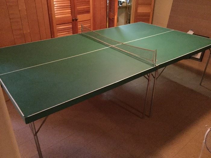 Full Size Ping-Pong Table & Accessories   http://www.ctonlineauctions.com/detail.asp?id=737376