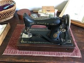 antique Singer sewing machine - it works! 