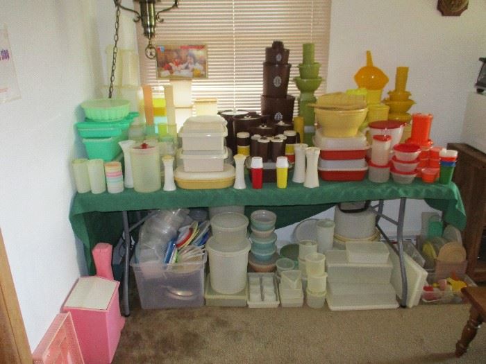 TUPPERWARE COLLECTION