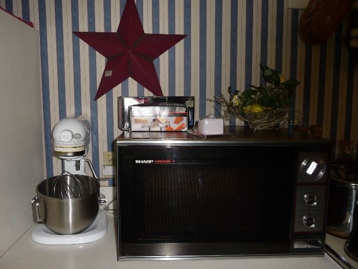 Kitchen Aid mixer / microwave 