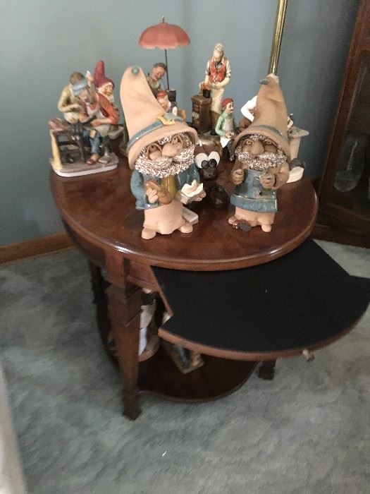 1 of 2 end tables & collectibles