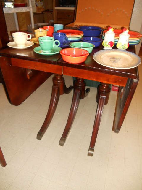 Drop leaf mahogany table with more Fiesta 