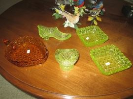 Yellow Vaseline glass Daisy & Button shoe, hat and berry bowls, Amber daisy & Button handled dish