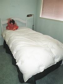 Henry Link Lexington White Wicker Twin Bed