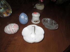 Porcelain eggs including Ireland Dresden