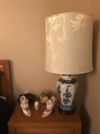 Chinoiserie Lamp, Figurines