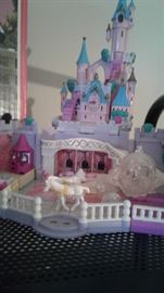 Polly Pocket Castle and Carriage