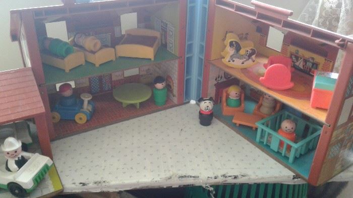 Fisher Price House with Furniture and people