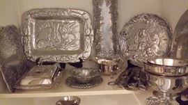 ARTHUR COURT SERVING PIECES & SILVER PLATE ITEMS