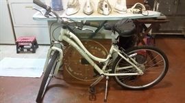LADY SCHWINN SUBURBAN BICYCLE