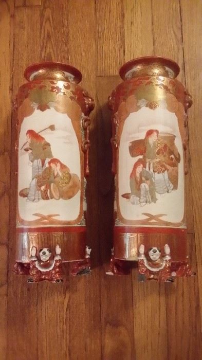 FRONT SIDE VIEW of PAIR OF ANTIQUE JAPANESE KUTANI KILN VASES from the MEIJI PERIOD (1868-1912)