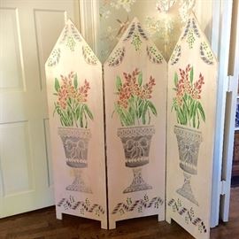 Three panel floor screen