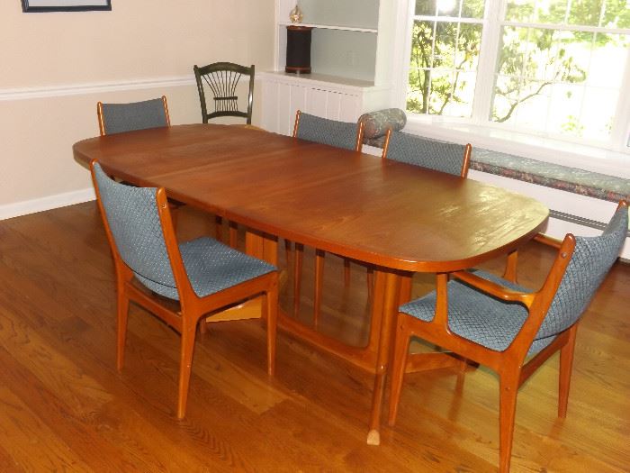 Danish Modern Designer Dining Room Table Set