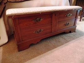 Hope chest with upholstered seat