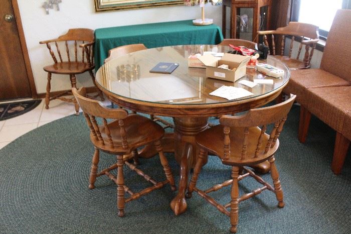 Oak round table with extension leaf plus 6 chairs
