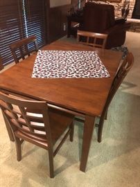 Cherry Wood Dining Room Table 36”x48” w/ 12” Leaf & Chairs