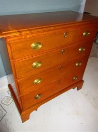 18th c American Chest of Drawers