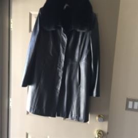 Ladies 3/4 leather jacket with fur collar, lg/xlg