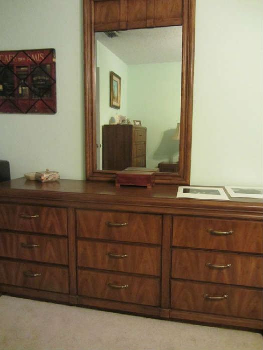 Thomasville Bedroom Set Dresser