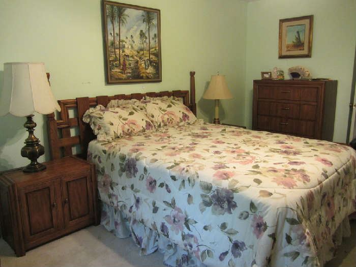 Thomasville Bedroom Set - Pillowtop Queen Size Mattress and Box Springs
