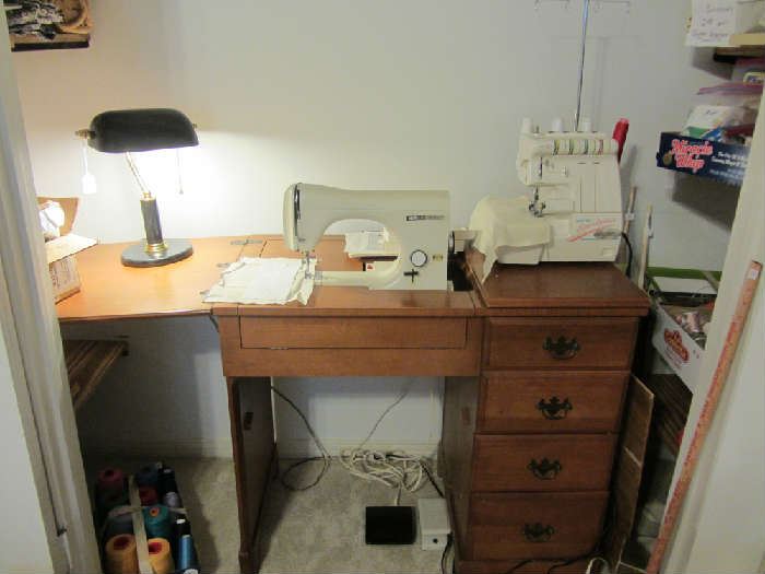Necchi Sewing Machine in Very nice wooden cabinet - White Serger