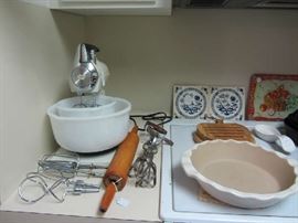 Vintage Sunbeam Mixmaster, Pampered Chef, more