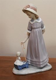 BUY IT NOW! $70 - Lladro (Girl with Doll)