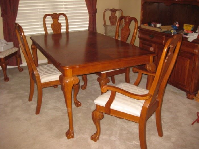 Amish Claw foot oak dining table, leaf and 6 chairs
