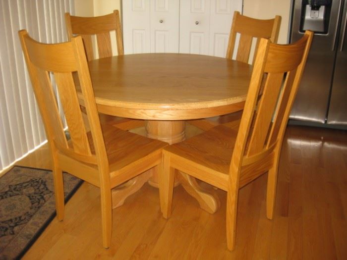 Amish round pedestal table and 4 chairs