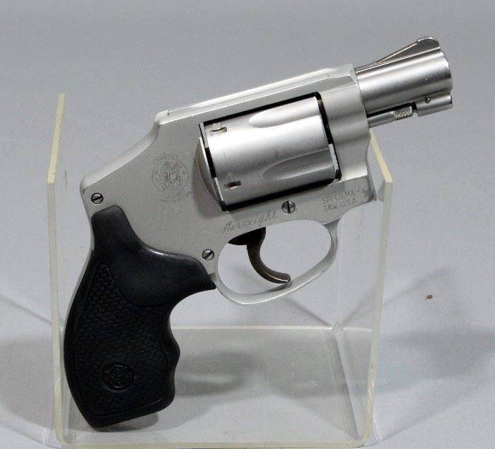 Smith & Wesson S&W Model 642-2 Airweight Dao 5-Shot Revolver, .38 SPL, SN# CRA0665