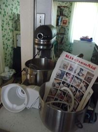 Kitchen-aid mixer / a large amount of parts not shown