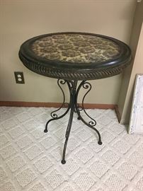 ROUND METAL TABLE 26”