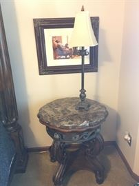 ROUND ACCENT TABLE