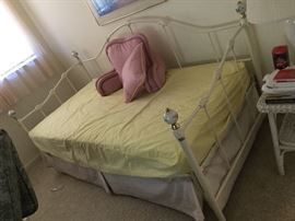 Iron day bed