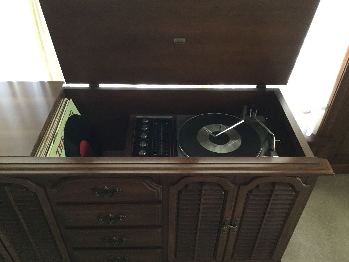 Record console.   Excellent condition 