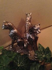 Leopard statue