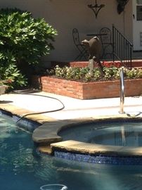 The pool and hot tub are both inviting!