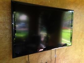 Flat screen wall mount TV