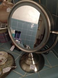 Magnifying mirror