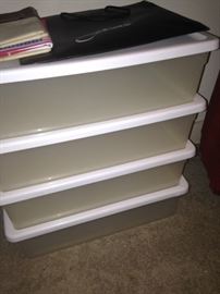 Plastic tub organizers