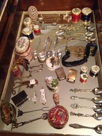 Hinged boxes and small spoons