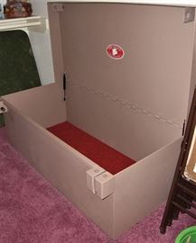 TREADLOK SECURITY CHEST/SAFE WITH KEY