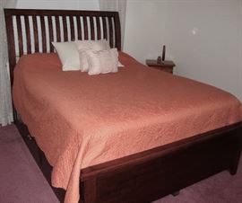 VERA WANG PILLOW TOP MATTRESS and BEDDING IS INCLUDED WITH THIS BEAUTIFUL QUEEN SIZE PLATFORM BED.