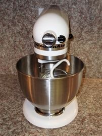 KITCHEN AID MIXER  WITH ATTACHMENTS - SUPER NICE ! KITCHEN IS LOADED WITH SOME REALLY NICE SMALL APPLIANCES, BAKEWARE AND MORE!