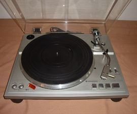 KENWOOD TURNTABLE IN SWEET CONDITION! THERE ARE ALOT OF ELECTRONICS AT THIS SALE. NAMES LIKE: SAMSUNG, KENWOOD, PANASONIC, DELL, BOSE & MORE.